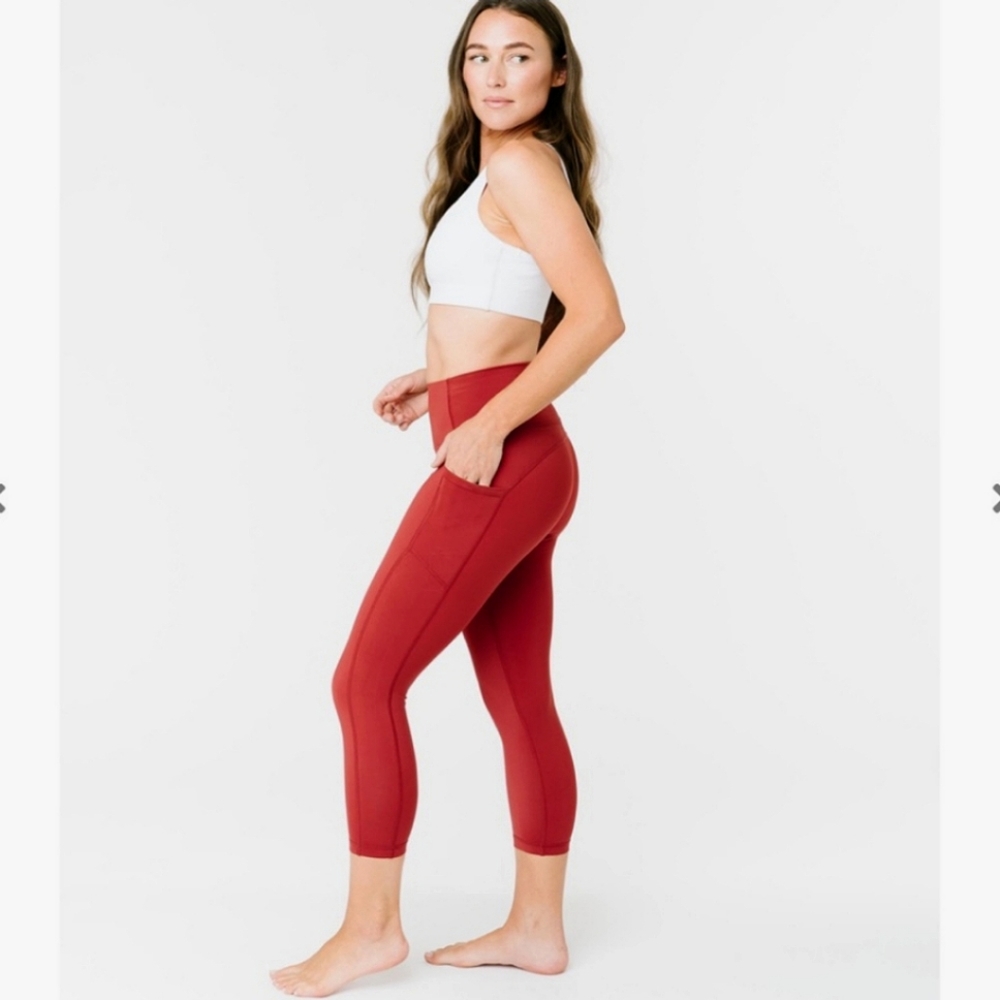 Zyia Active Pocket Light n Tight Hi-rise Capri Leggings